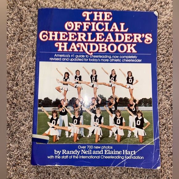 THE ALL NEW OFFICIAL CHEERLEADERS HANDBOOK VINTAGE 1986 - Picture 1 of 9